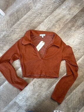 Earthbound size small NWT — rust ribbed knit long sleeve crop with collar